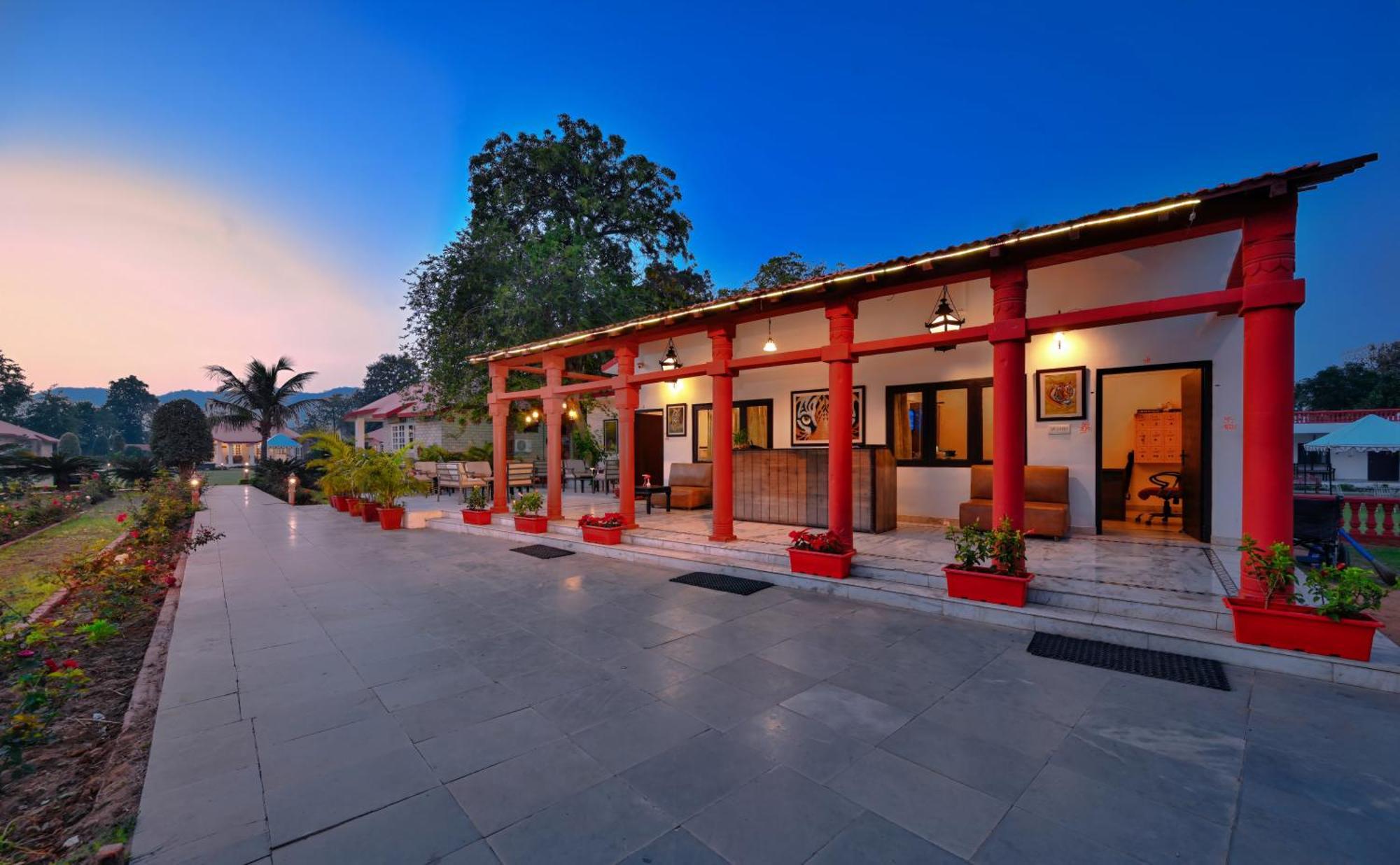 Tiger Den Resort Khilchīpur エクステリア 写真