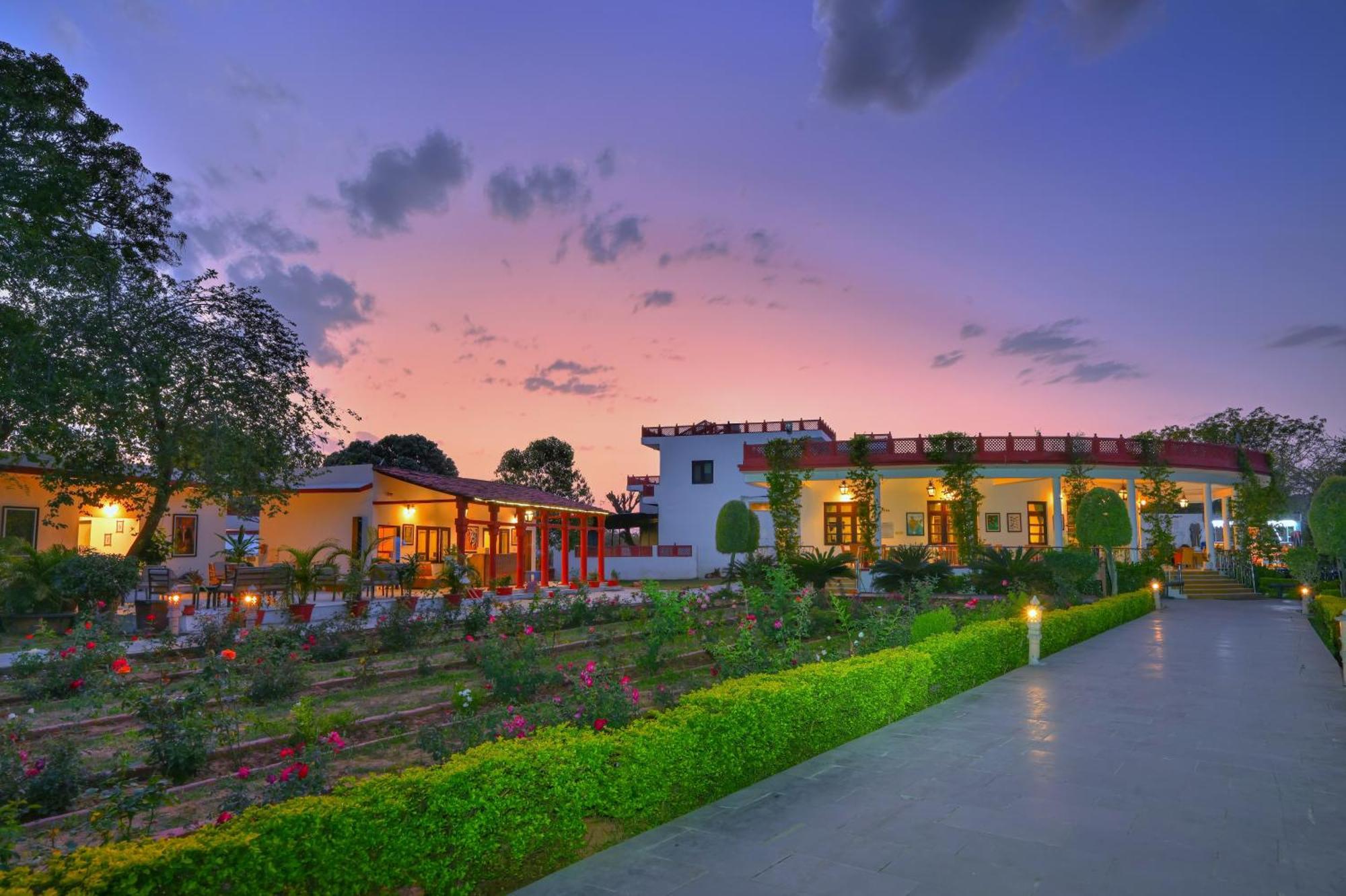 Tiger Den Resort Khilchīpur エクステリア 写真