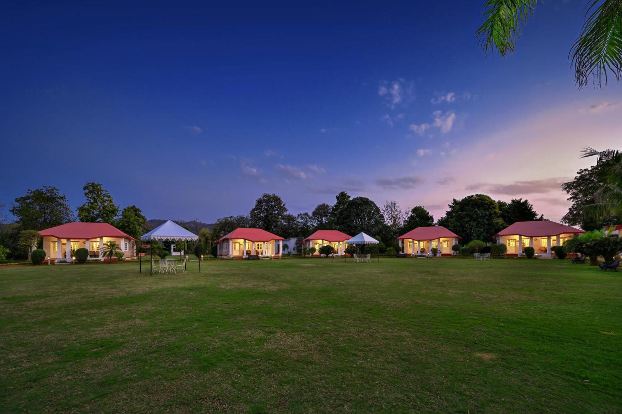 Tiger Den Resort Khilchīpur エクステリア 写真